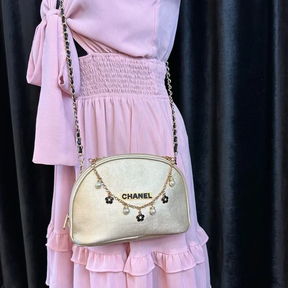 CHANEL gold metallic crossbody pouch CUSTOM with chain and bag charm - Picture 4 of 12
